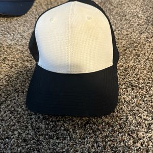 U of U white and black under armor hat
